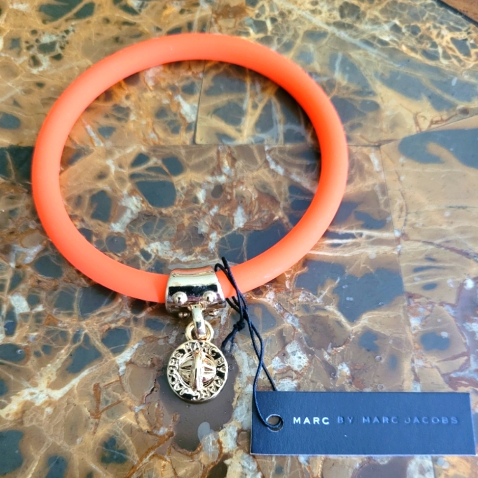 Marc Jacobs Orange Bracelet With Gold Charm 26$